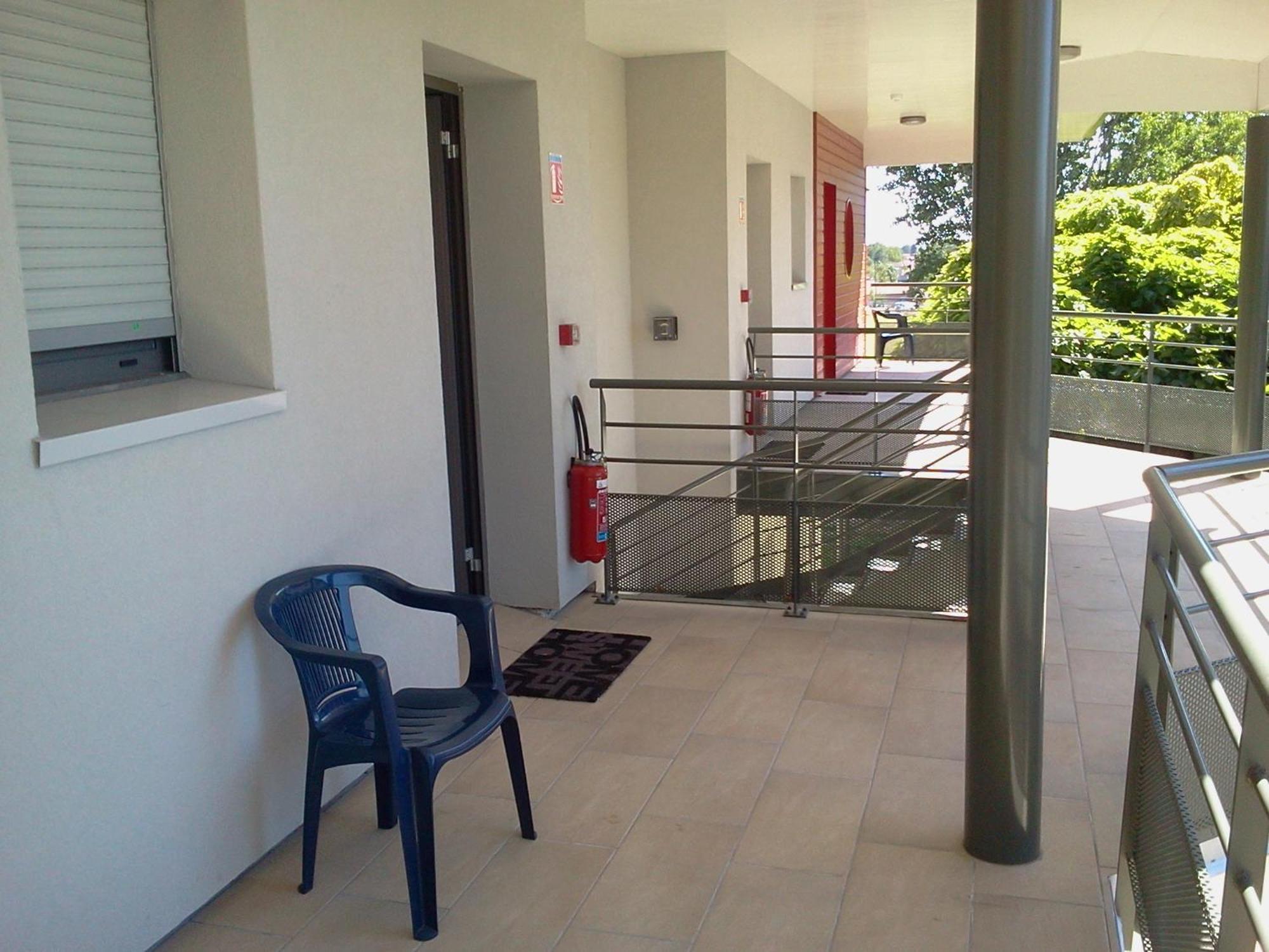Logis Hotels - Hotel Et Restaurant Le Relais Des Garrigues Grisolles  Экстерьер фото